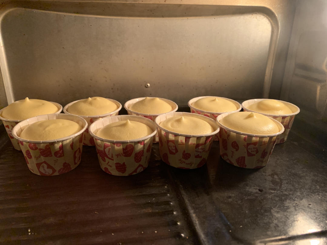 宝宝最爱的小纸杯蛋糕