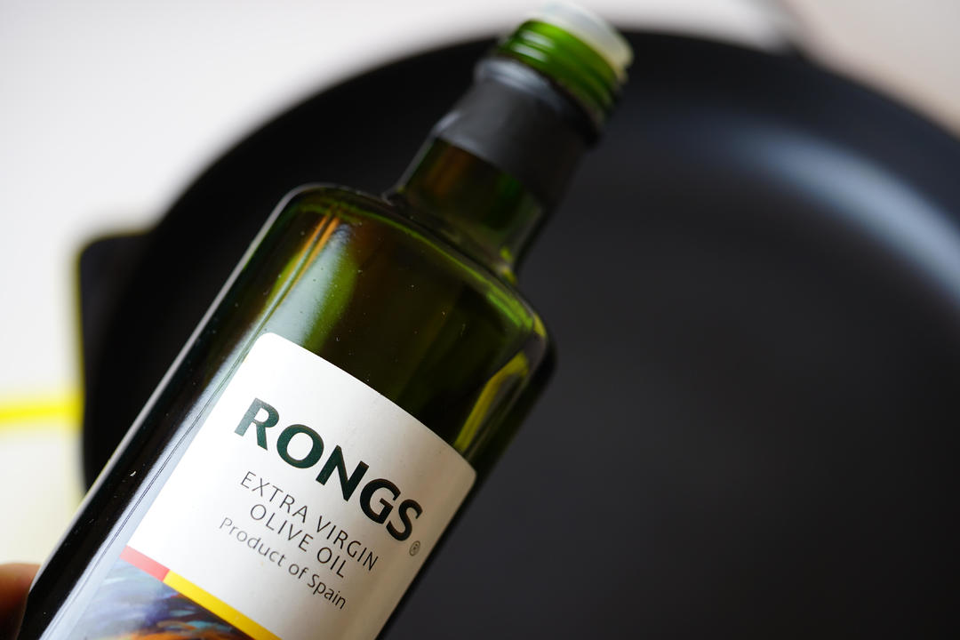 橄榄油蘑菇色拉配黑醋的做法 步骤2