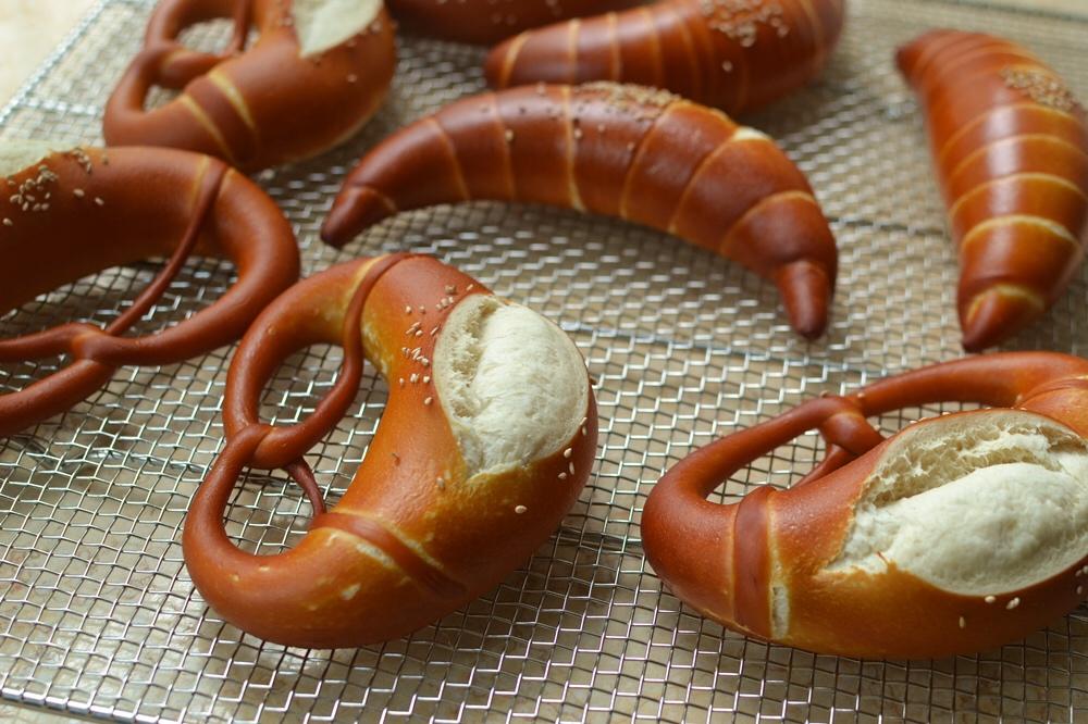 深山养蜂农做的德国碱水面包~普雷节,扭结面包