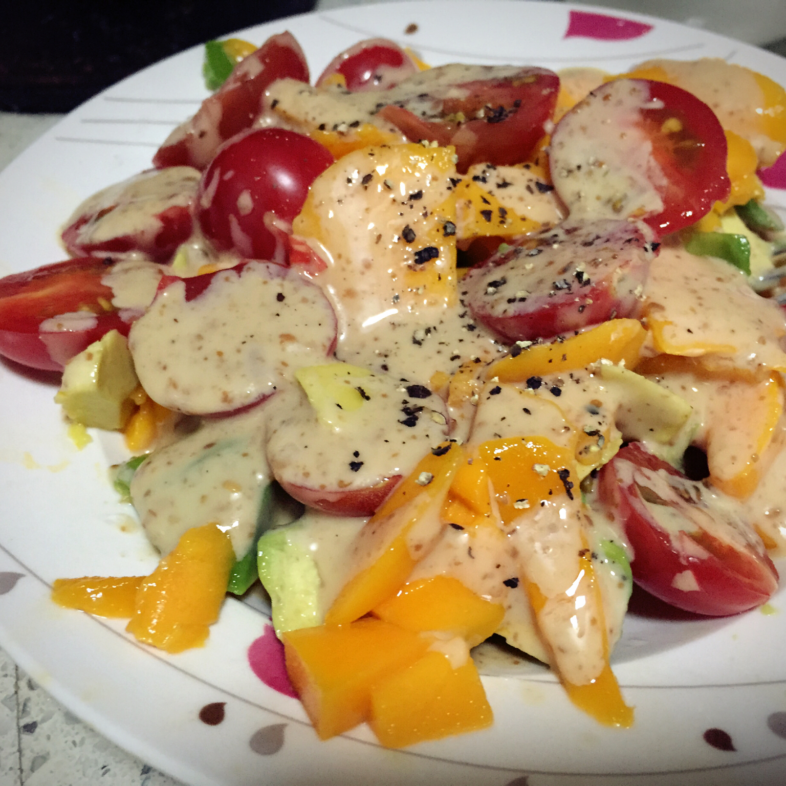 牛油果芒果沙拉