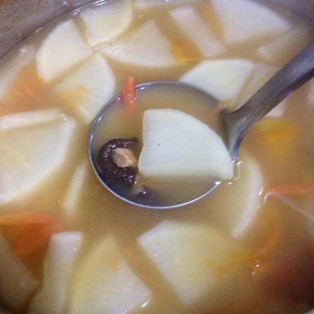 香菇番茄萝卜汤