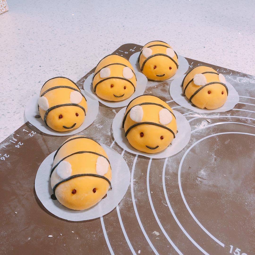 南瓜豆沙蜜蜂馒头