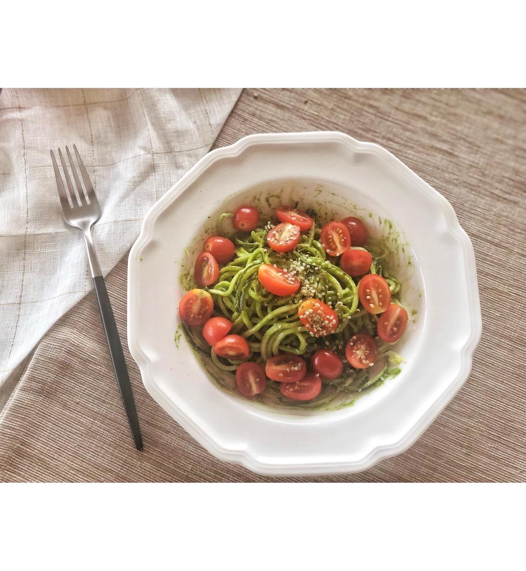 【健康三餐】菠菜牛油果青酱西葫芦面条