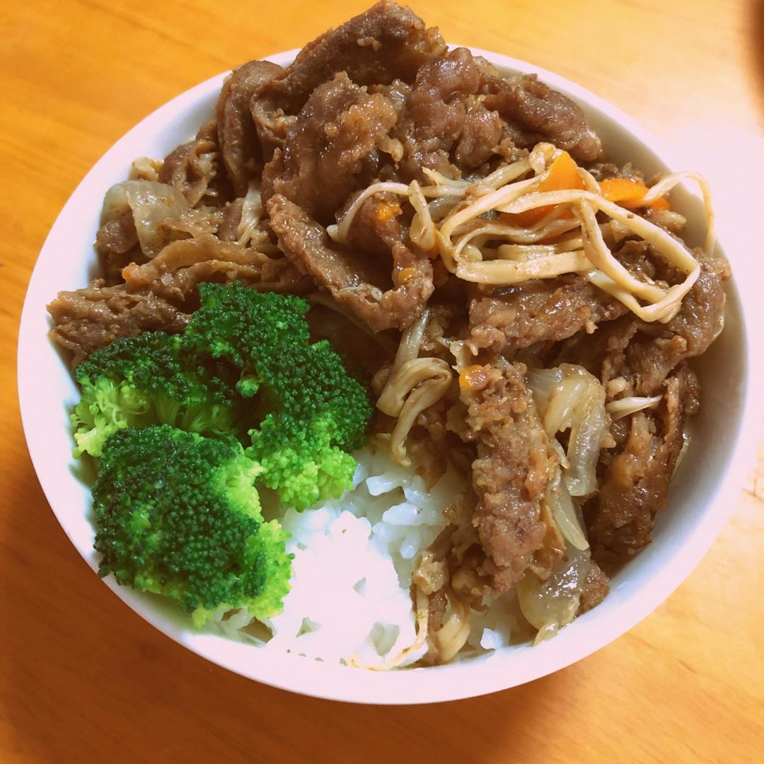【温泉蛋肥牛盖饭】