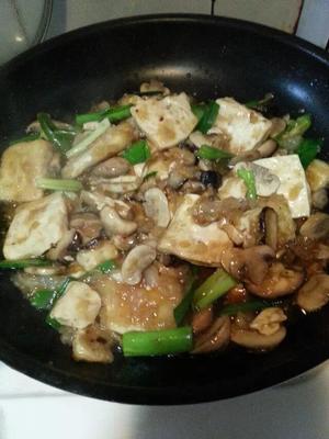 双菇烩豆腐的做法 步骤5