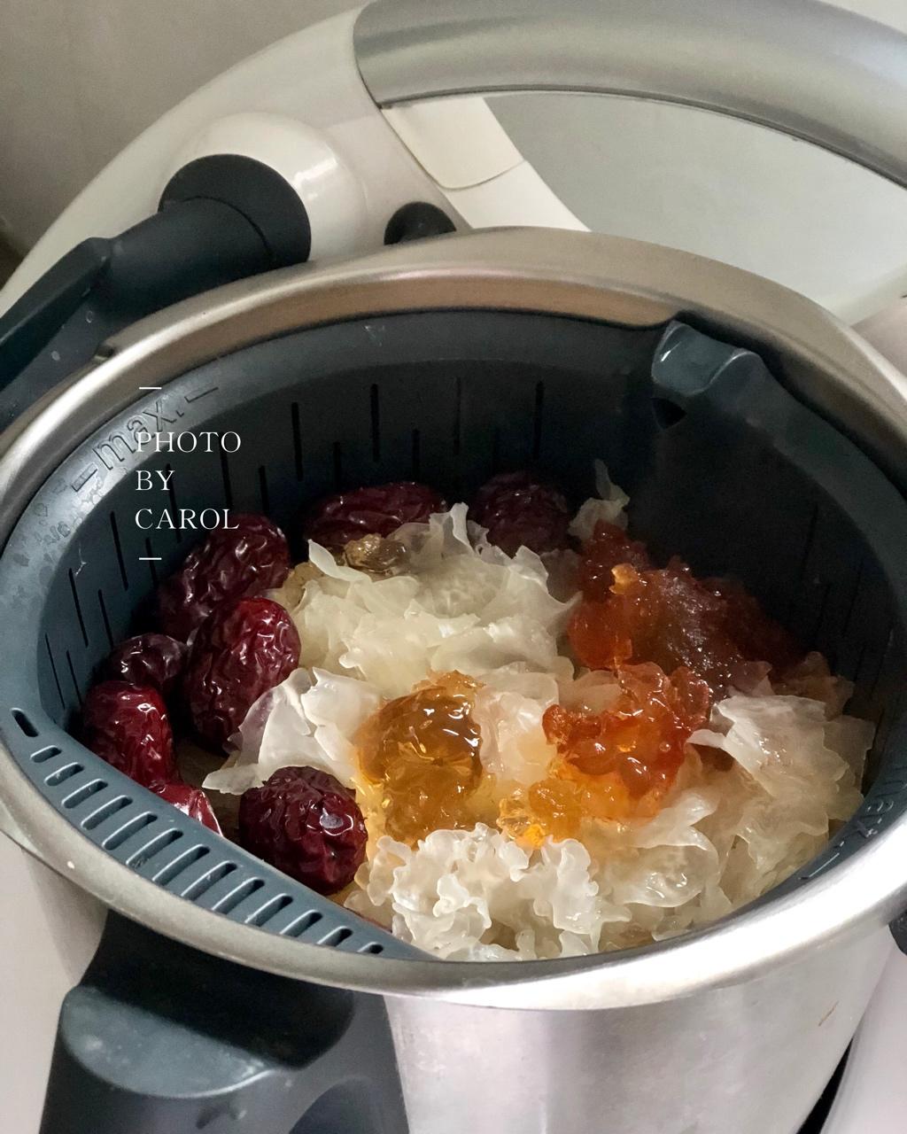 蔓越莓桃胶银耳羹