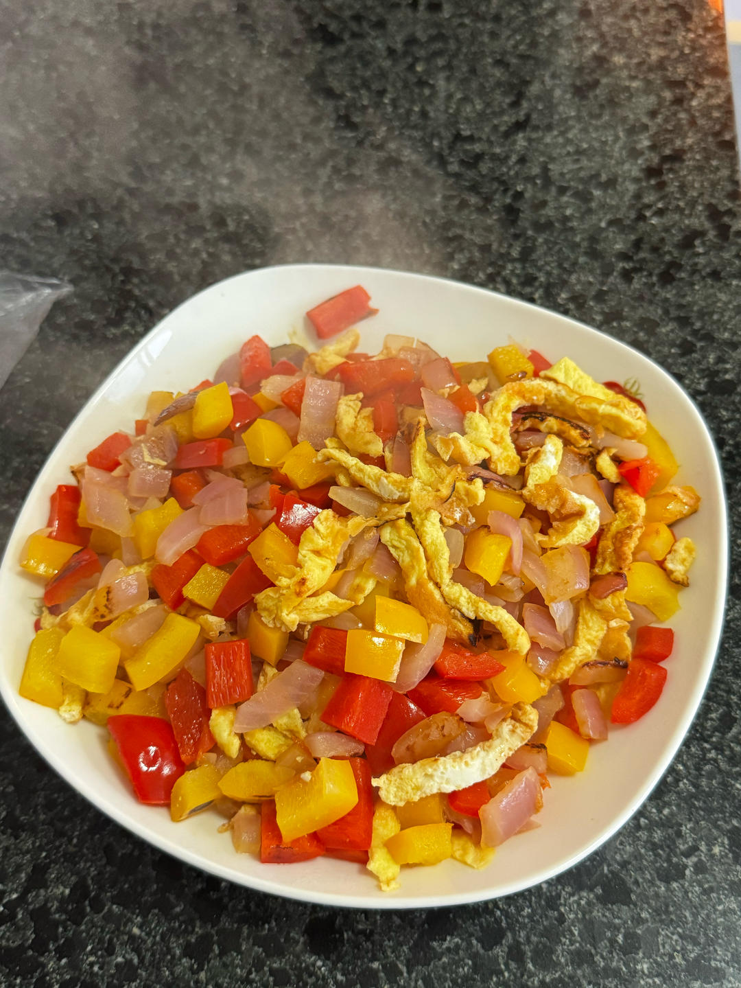 洋葱青红椒炒鸡蛋丝