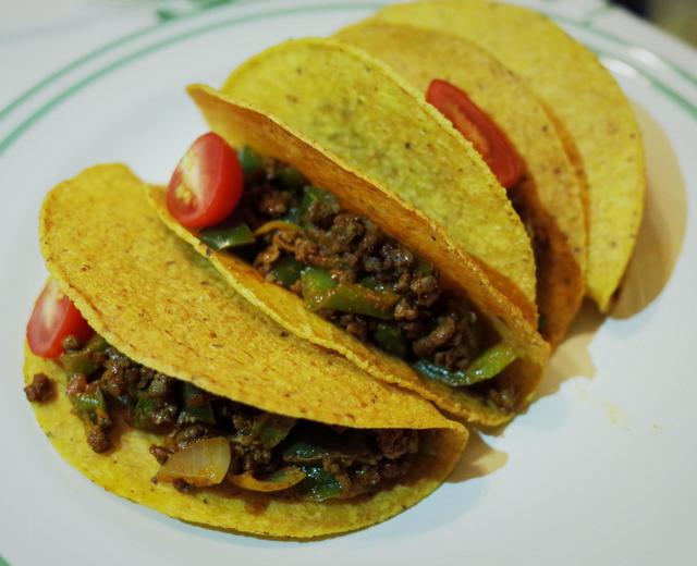 青椒洋葱牛肉碎taco（墨西哥玉米卷）