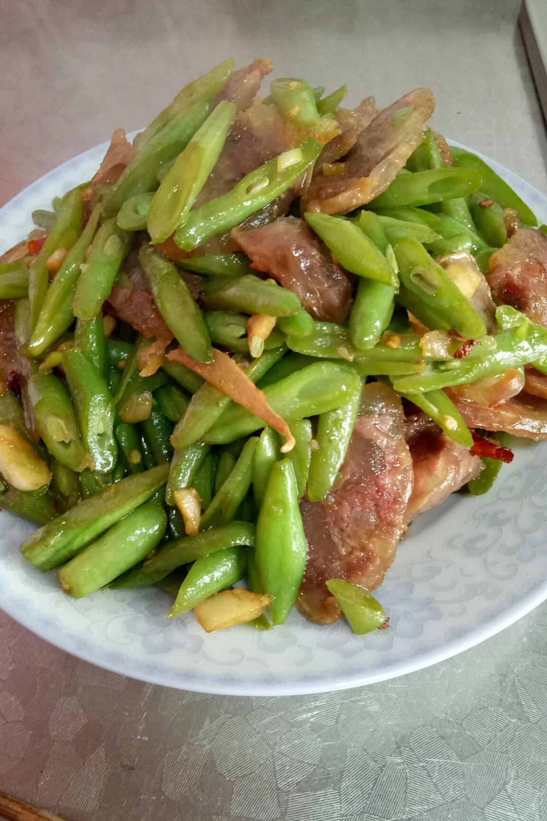 halo哈喽做的家常菜～四季豆炒腊肠