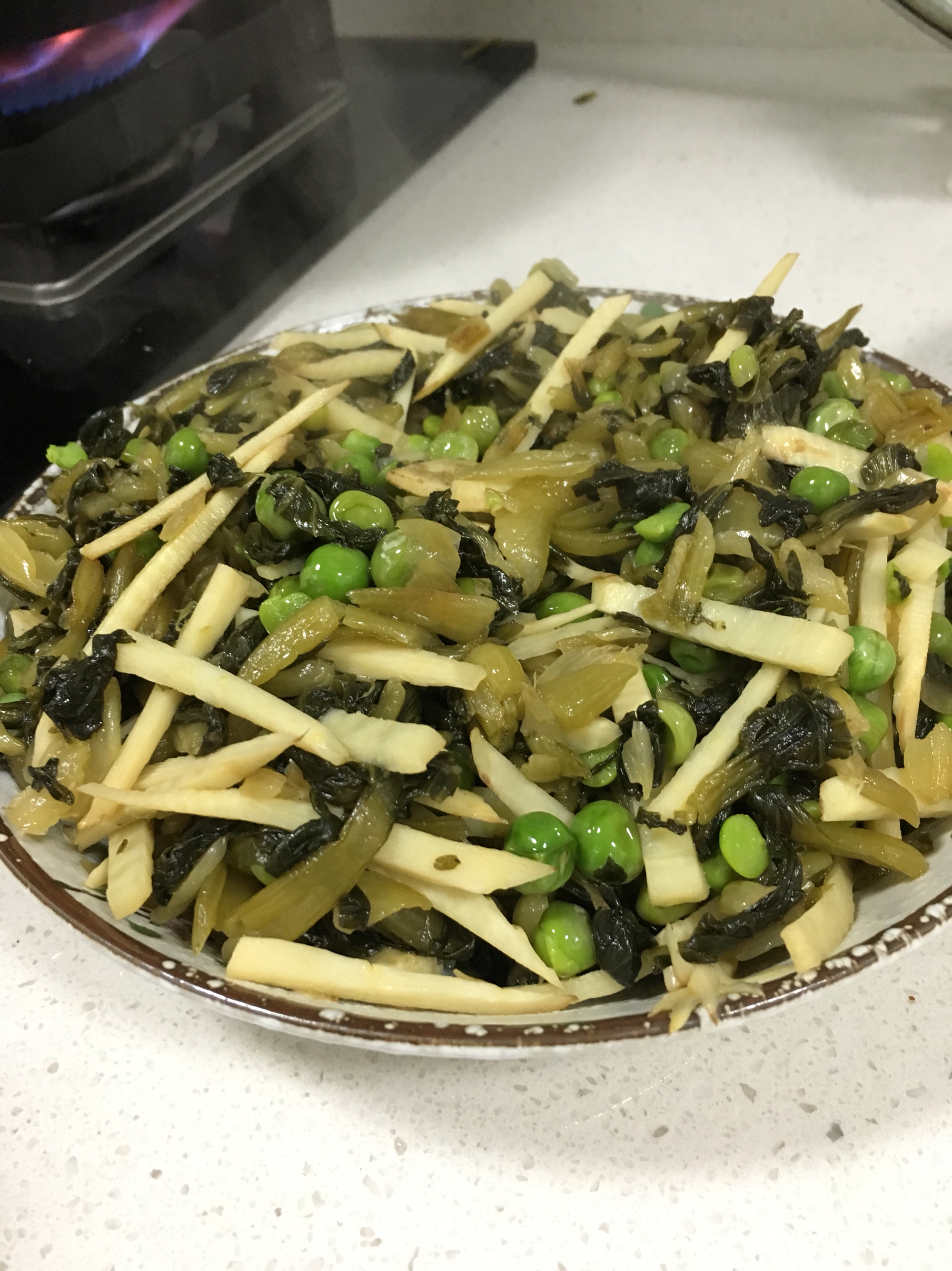 竹笋豌豆炒咸菜的做法