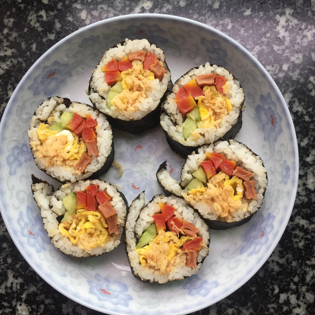 紫菜包饭（蛋黄肉松寿司卷）孩子们非常喜欢的一种食物🥰孩子喜欢的😋当妈的都会🤦‍♀️