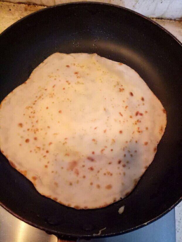 烙春饼(用视频告诉你，这饼有多软)