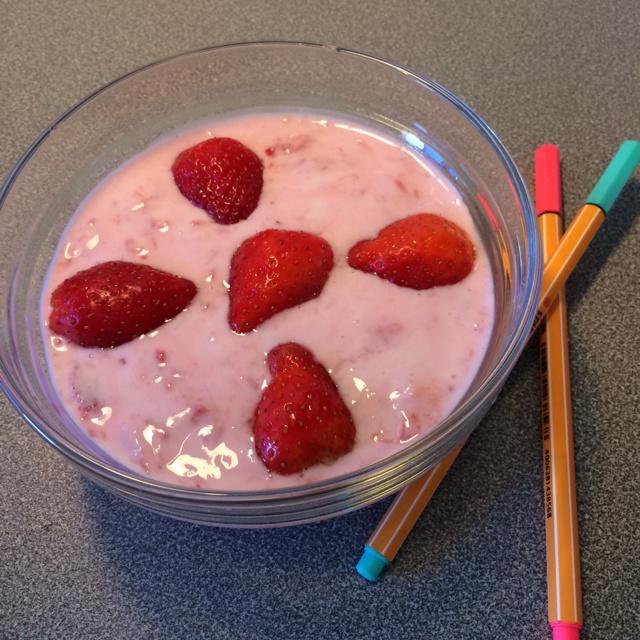 草莓忧格（草莓酸奶）的做法 步骤7