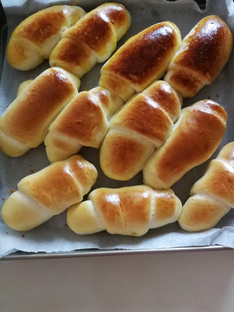 手机用户8997_9e7f做的新年第一烤:黄油面包卷儿