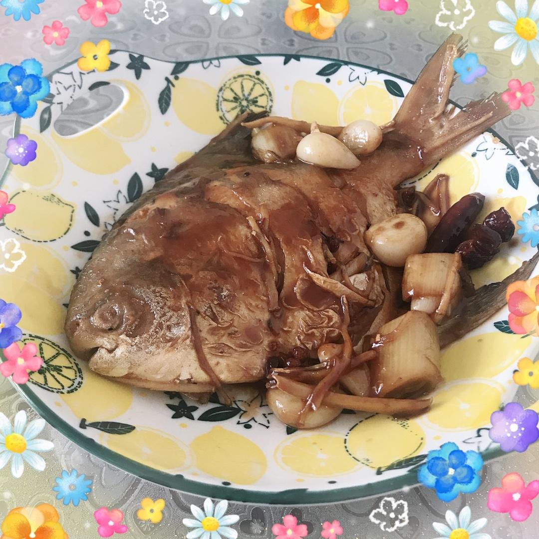 传统中式红烧平鱼