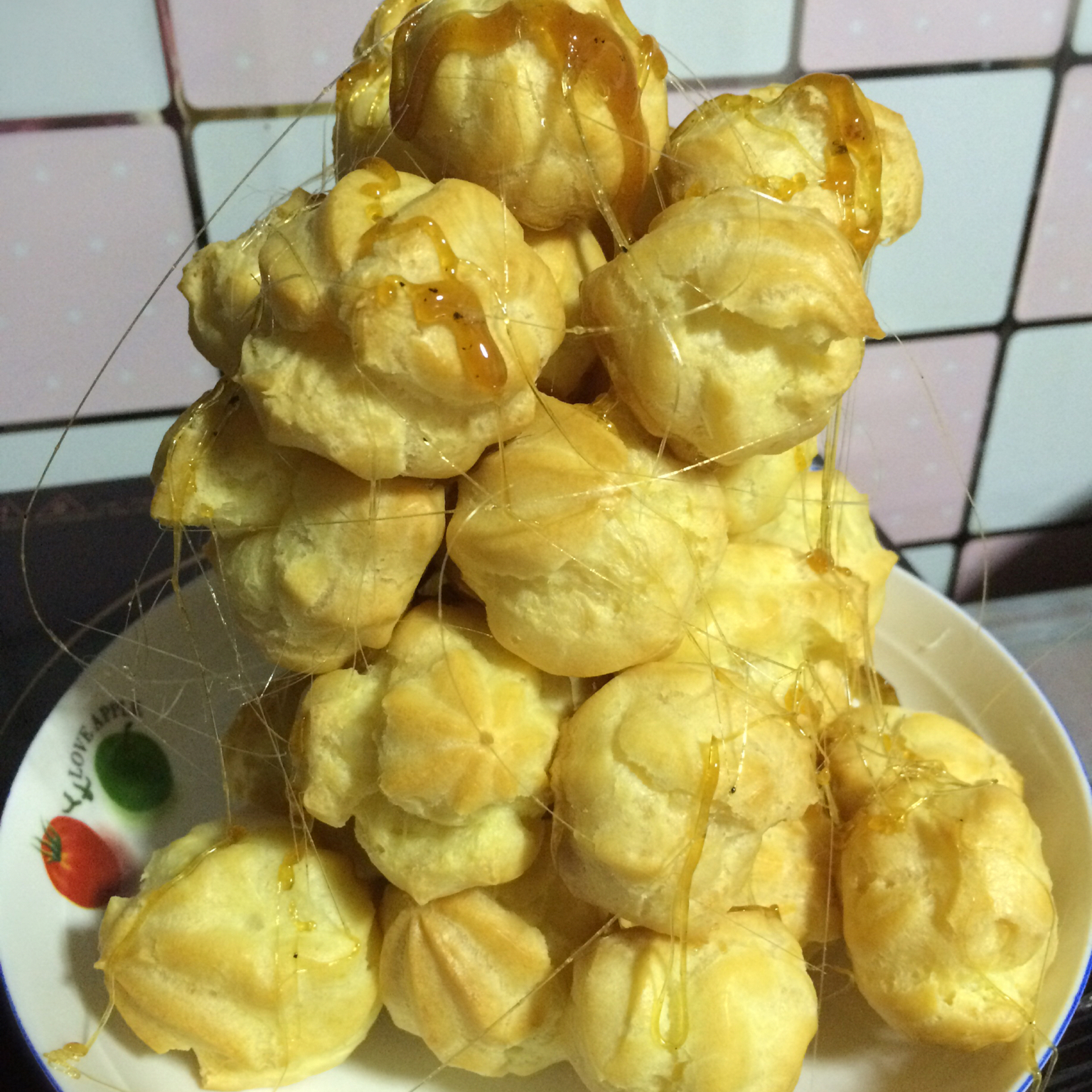 圣诞雪景焦糖泡芙塔