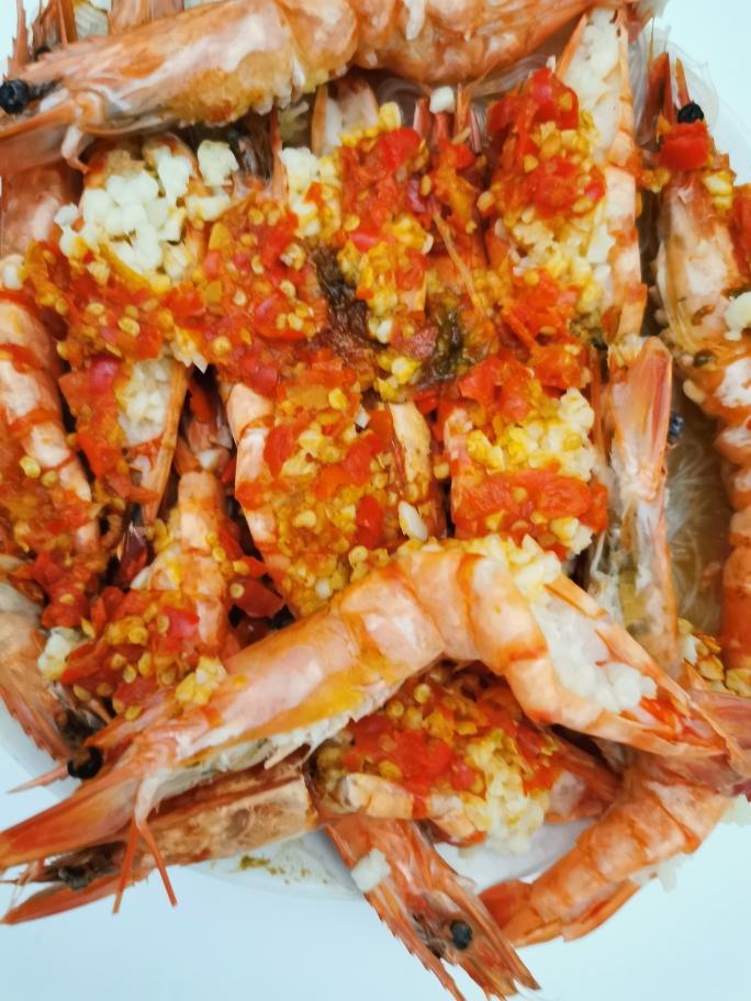 低脂美味的蒜蓉粉丝黑虎虾