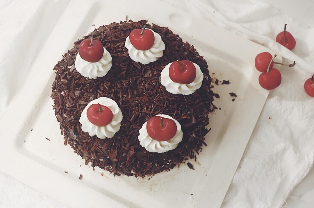 黑森林蛋糕：樱桃酒是她的灵魂