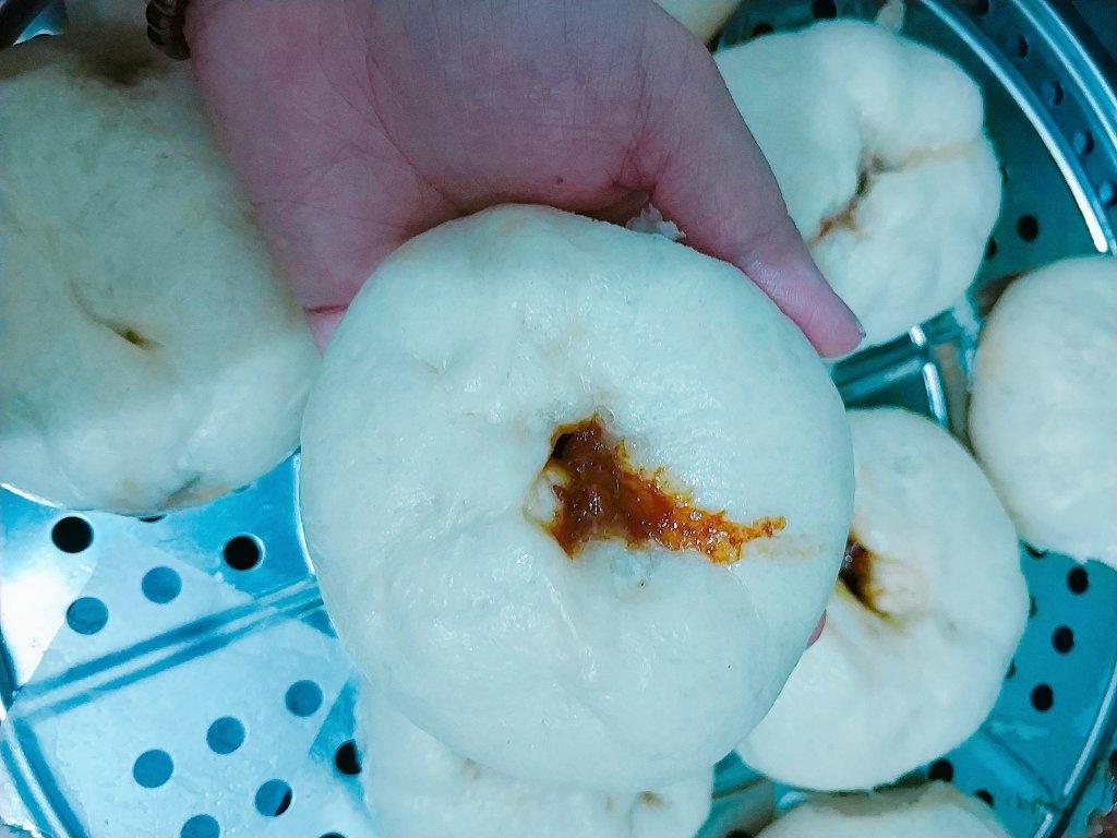云朵般松软爆浆蜜汁叉烧包
