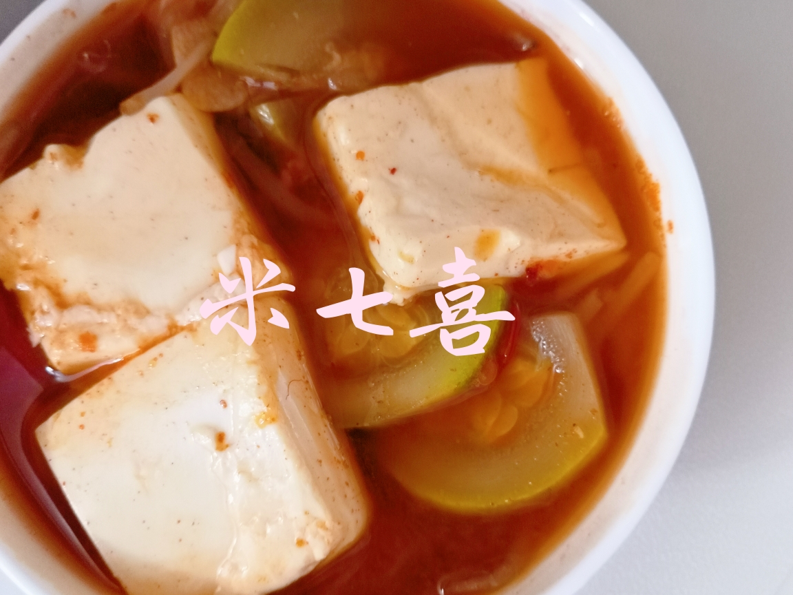 家人都喜欢的简单浓香韩式泡菜汤
