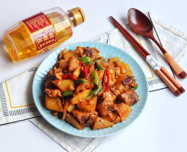 土豆烧鸡腿的做法