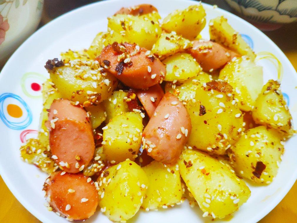 超级好吃的孜然土豆火腿肠