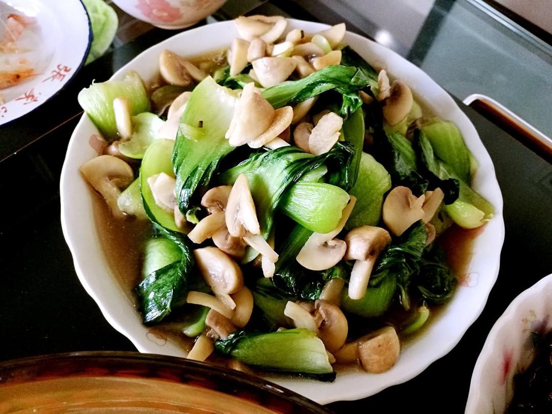 小洁sailing做的蘑菇炒青菜
