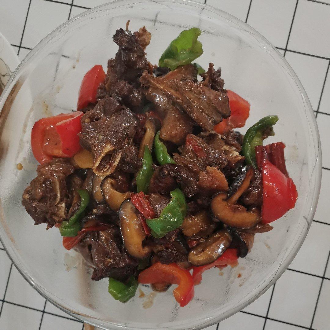 好吃到原地爆炸的黄焖鸡