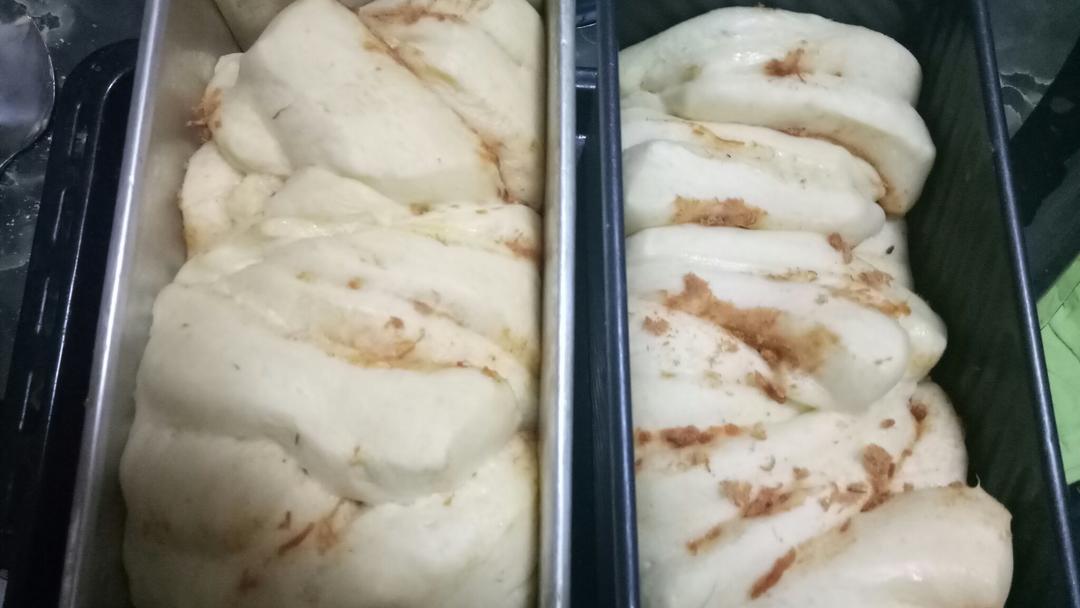 手撕千层肉松面包