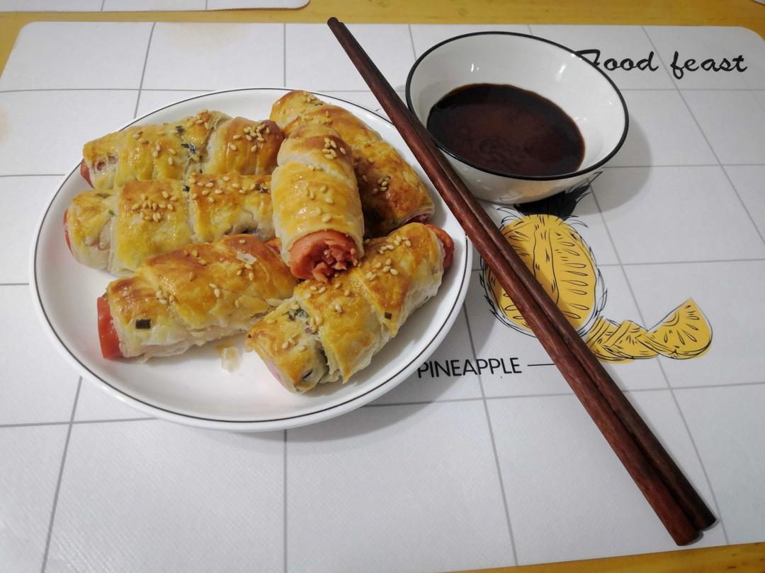 手抓饼皮版的可颂香肠卷