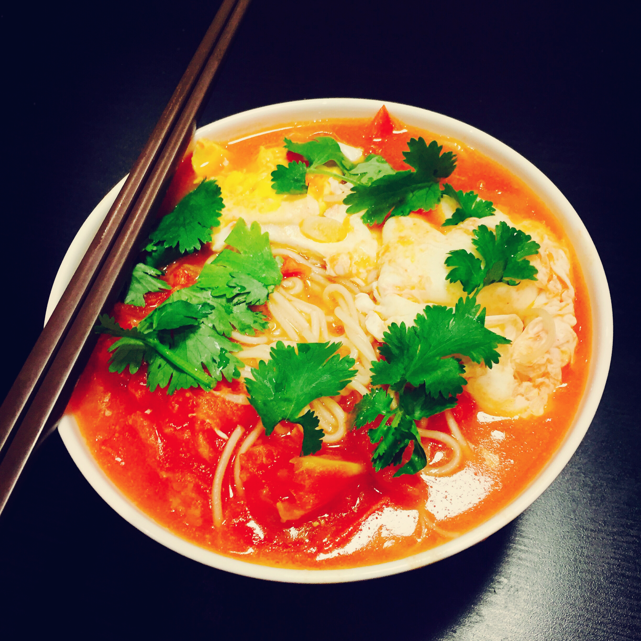 lv的魔幻厨房做的最家常的普通汤面——西红柿鸡蛋龙须面