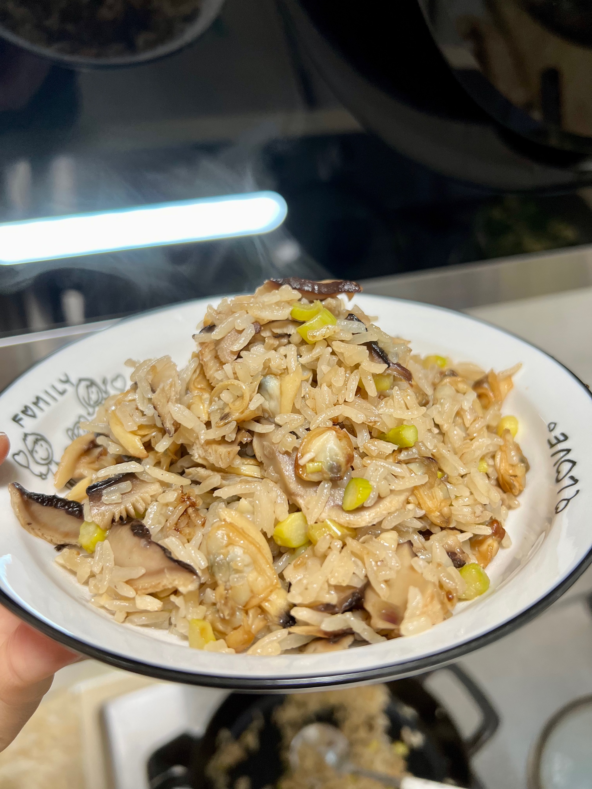 芦笋蛤蜊香菇焖饭的做法