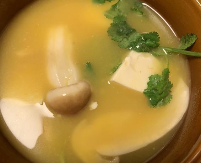 在家轻松做大菜之赤松茸豆腐浓汤的做法