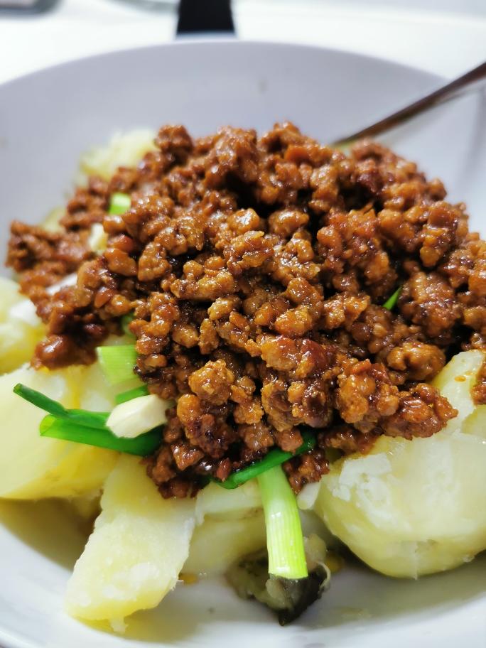 土豆拌茄子，吃撑老爷子