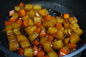 香肠土豆焖饭❗️❗️电饭煲懒人做法的做法 步骤15