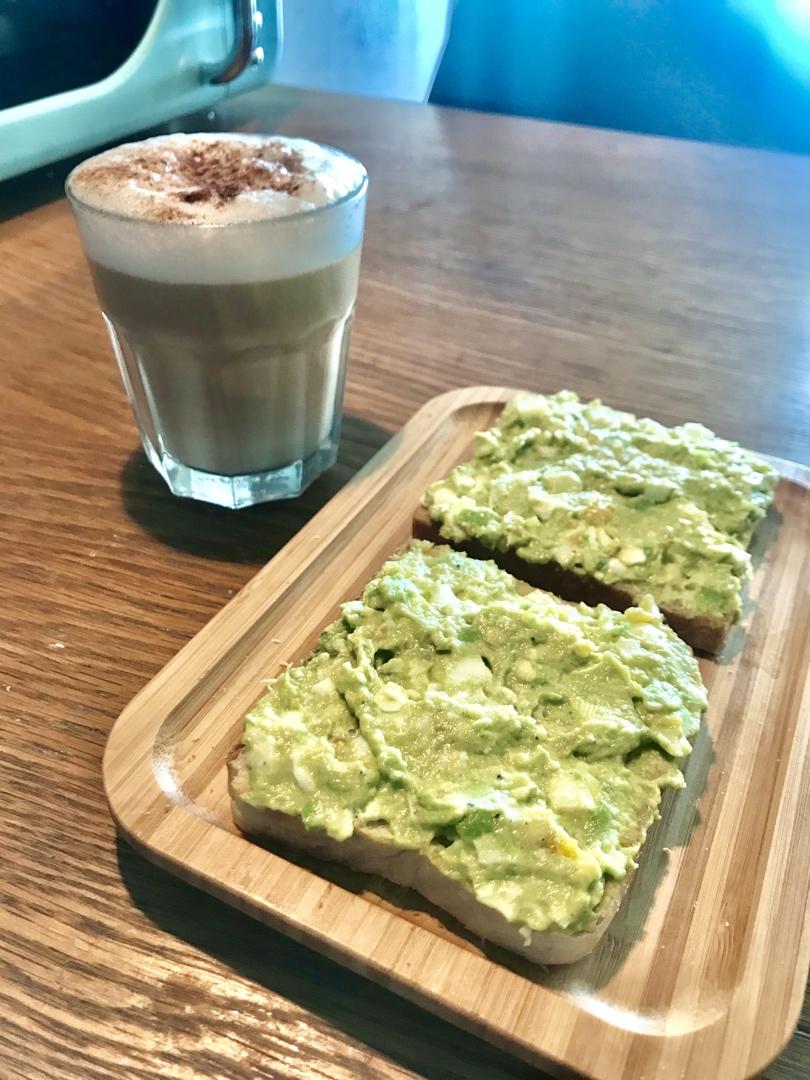 牛油果鸡蛋三明治