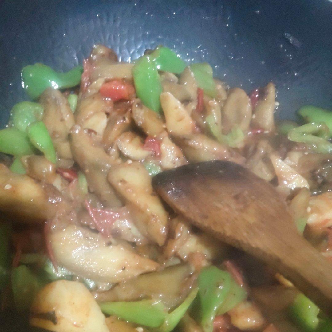 红烧茄子（佐西红柿尖椒）