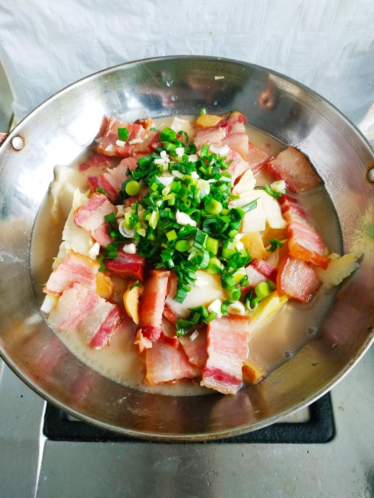 腊肉烧冬笋——徽菜中的精品。的做法