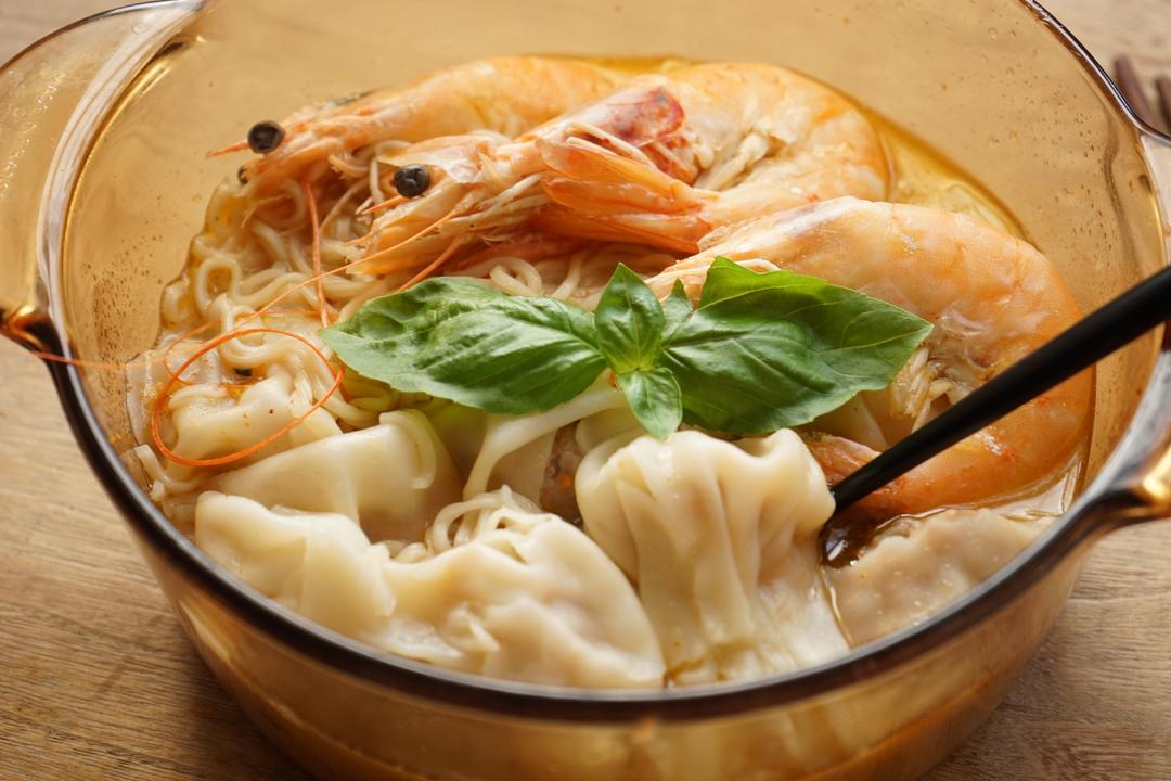 #秋季保胃战#快手鲜虾馄饨面的做法