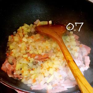 培根土豆炒饭的做法 步骤8