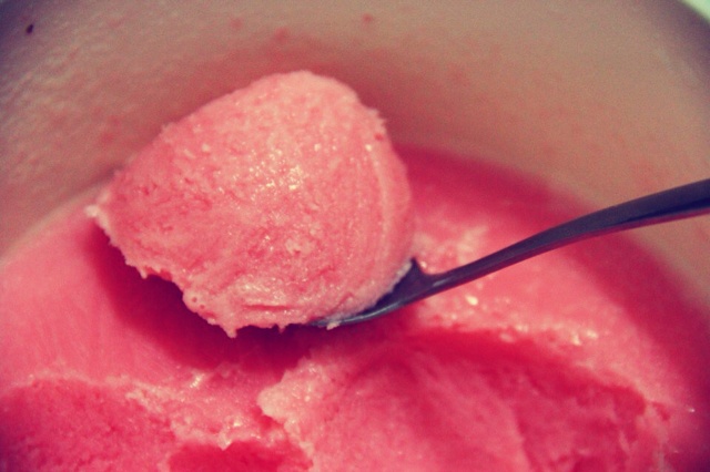 无需搅拌的草莓冰激凌