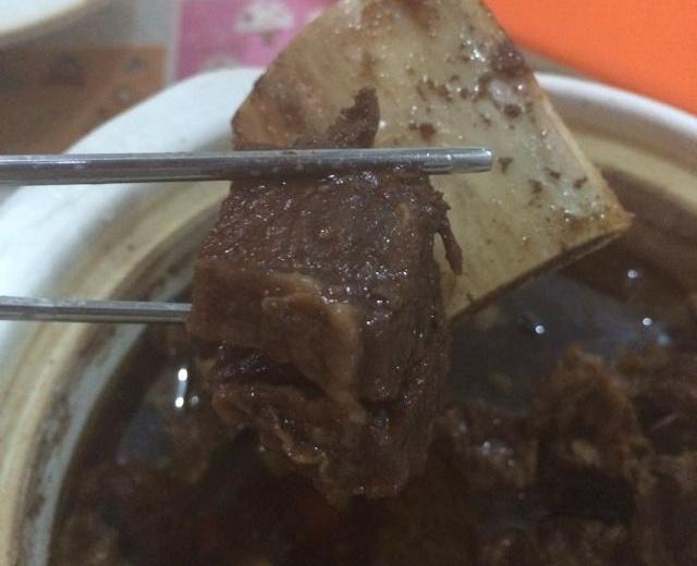 砂锅炖牛小排的做法