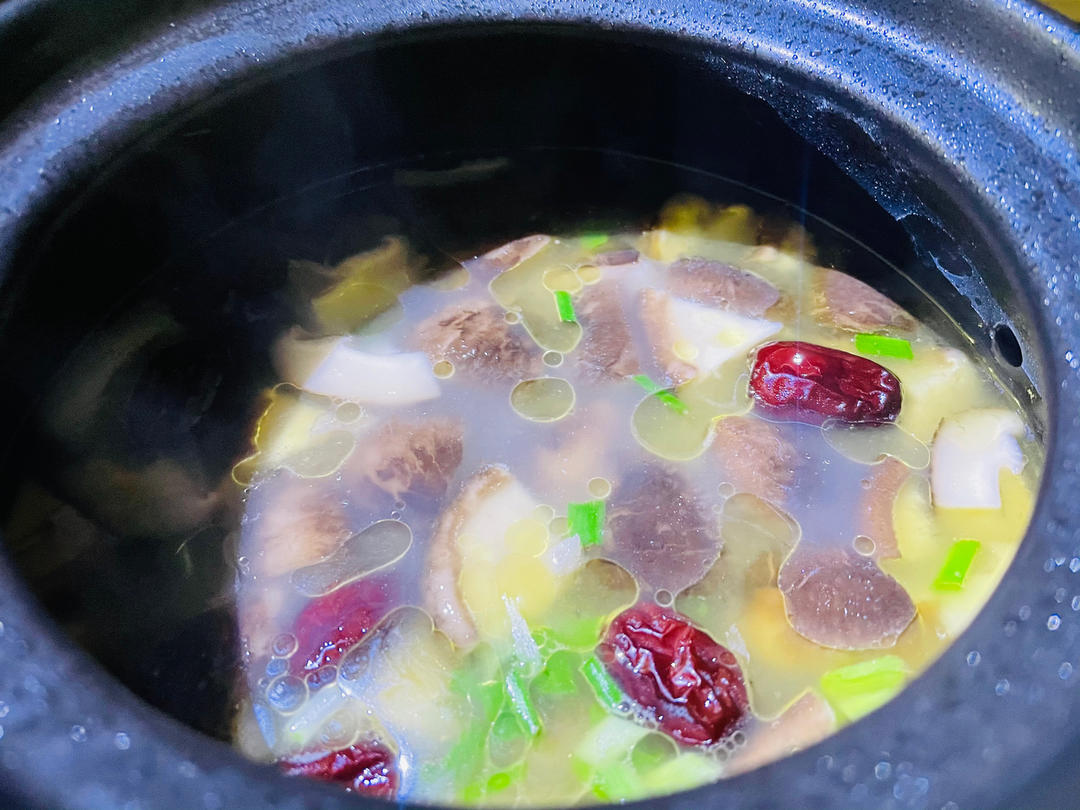 香菇炖鸡汤