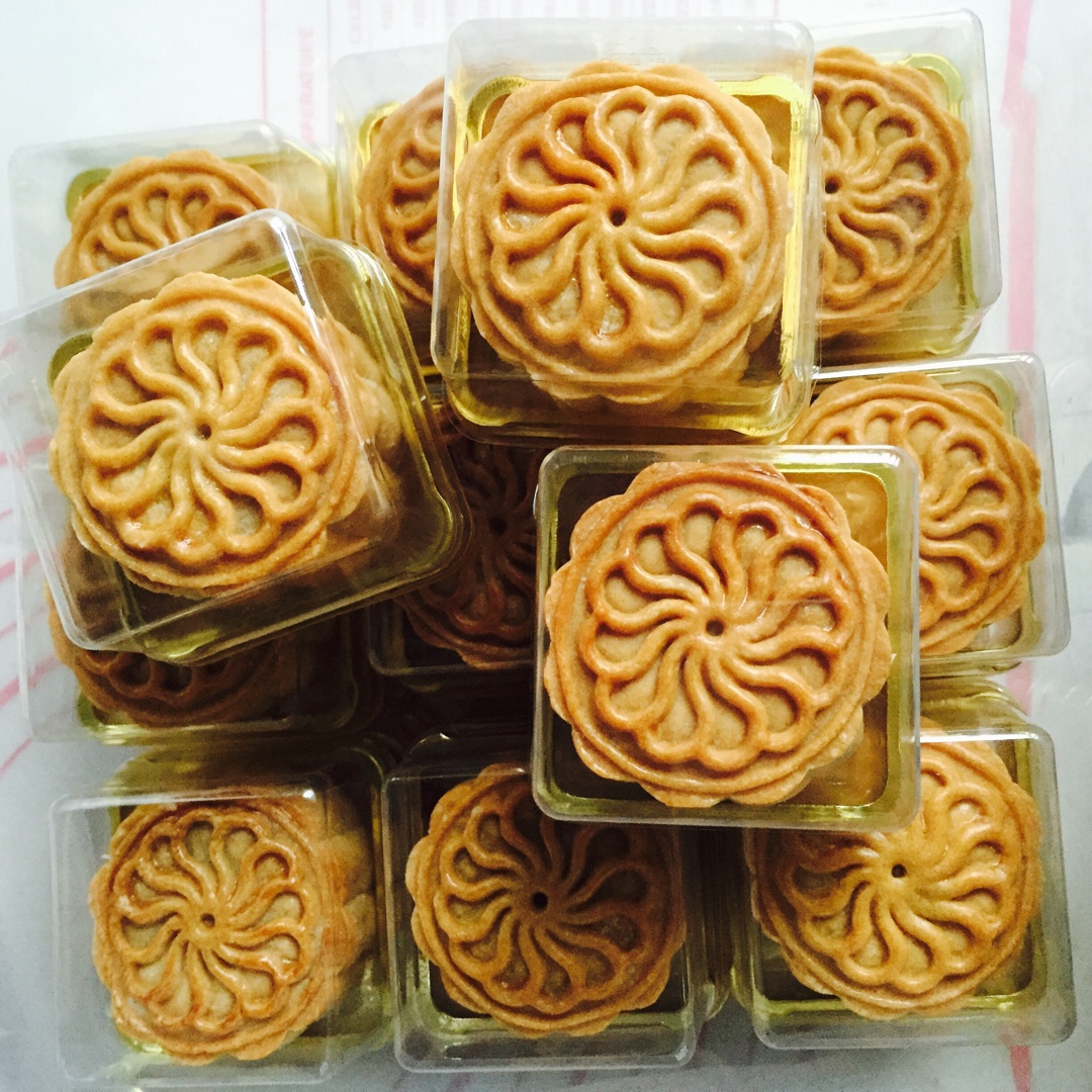 广式月饼—蛋黄莲蓉月饼