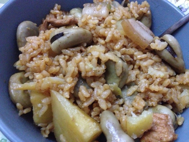 蚕豆焖饭