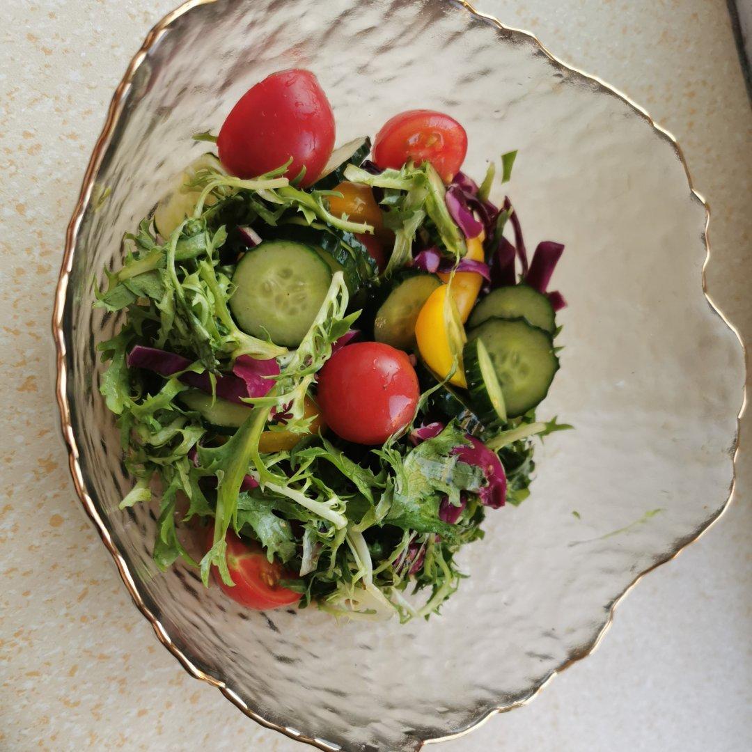 一个叫木头m做的必胜客蔬菜沙拉