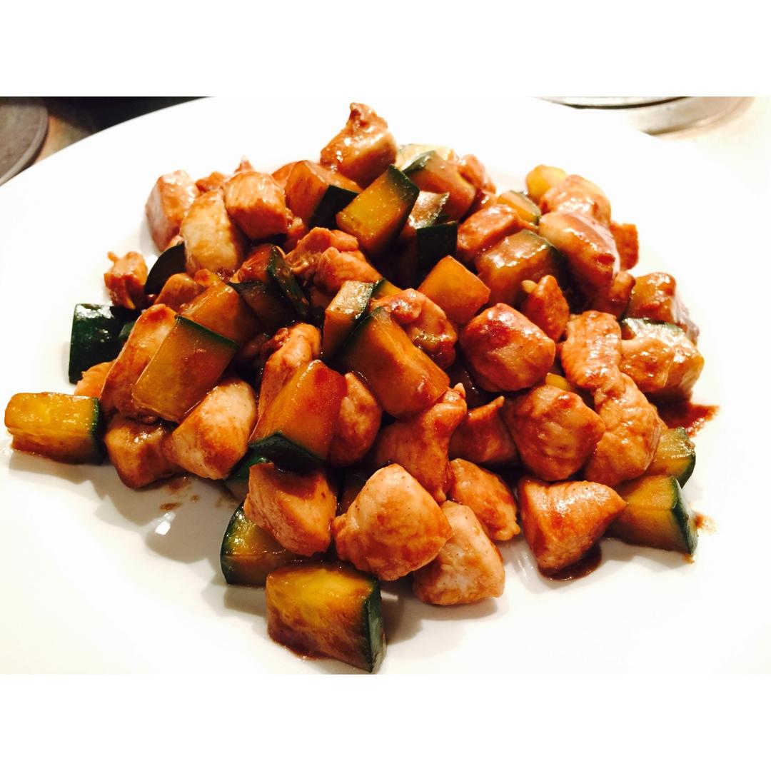 秘诀是浓汤宝的酱爆鸡丁