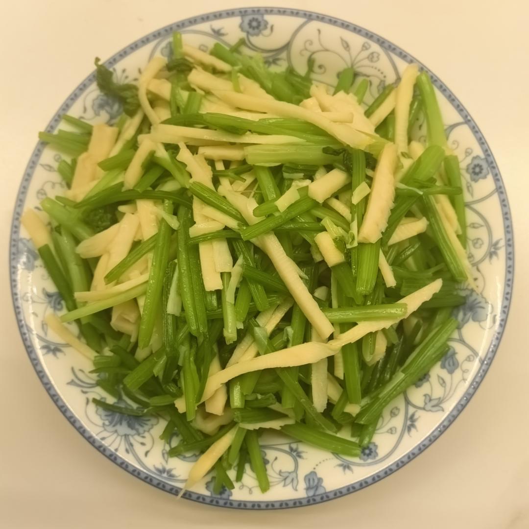 推荐：浙系经典小炒～芹菜炒笋丝！解腻～低脂～下饭～！