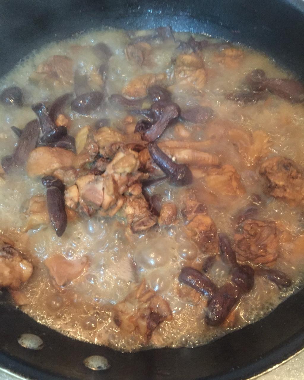 小鸡炖蘑菇