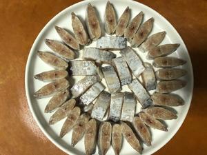蒜蓉豆豉蒸带鱼的做法 步骤2